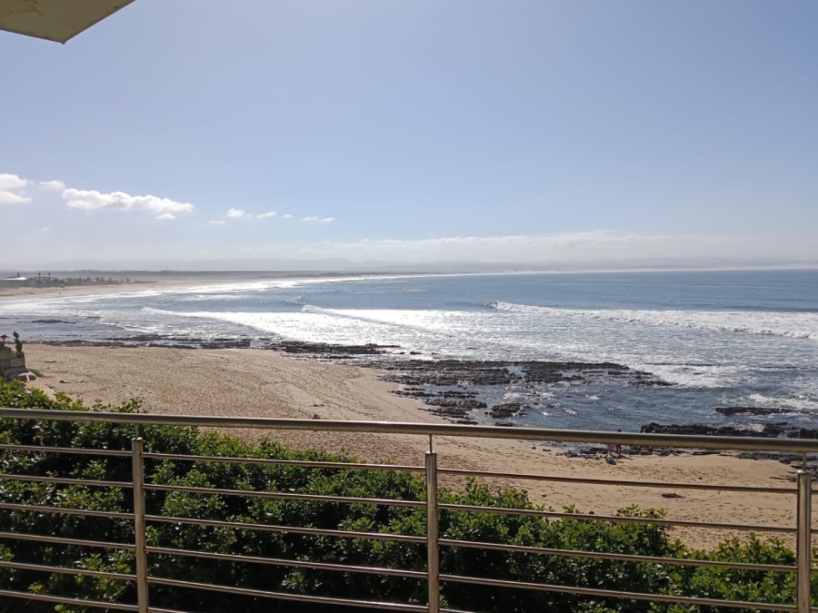 6 Bedroom Property for Sale in Wavecrest Eastern Cape